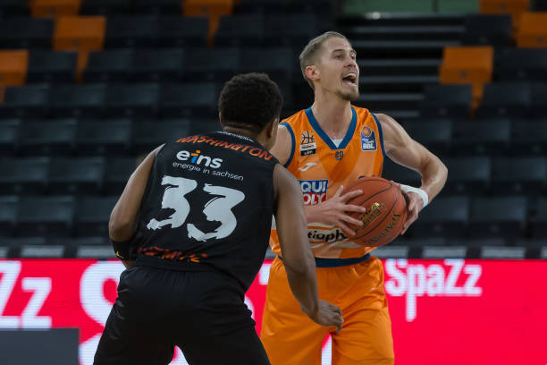 在首盘抢七 在首盘抢七