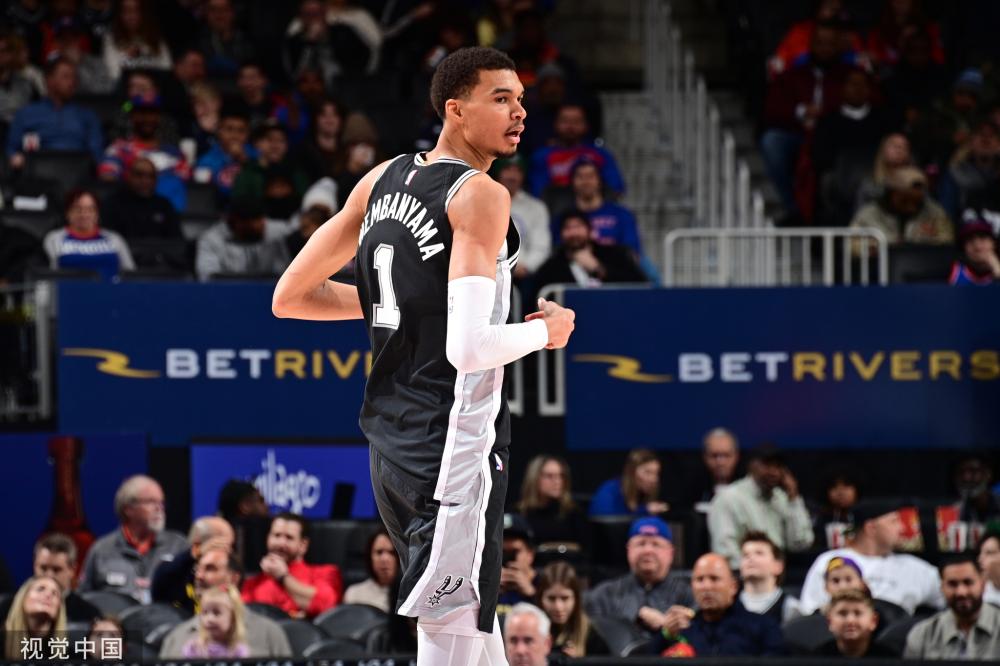 与他建立更 与他建立更